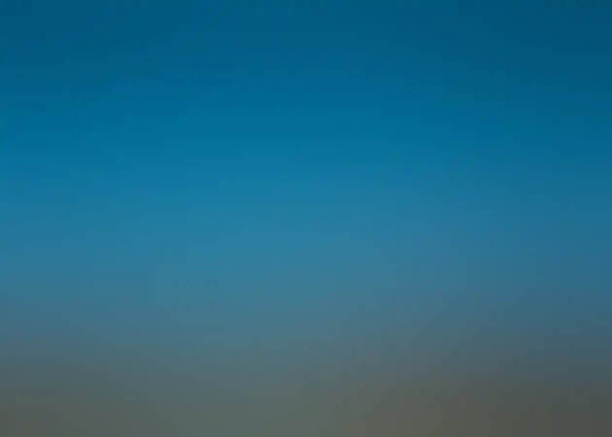 南本國家公園內的尖峰石陣處拍攝的電動車