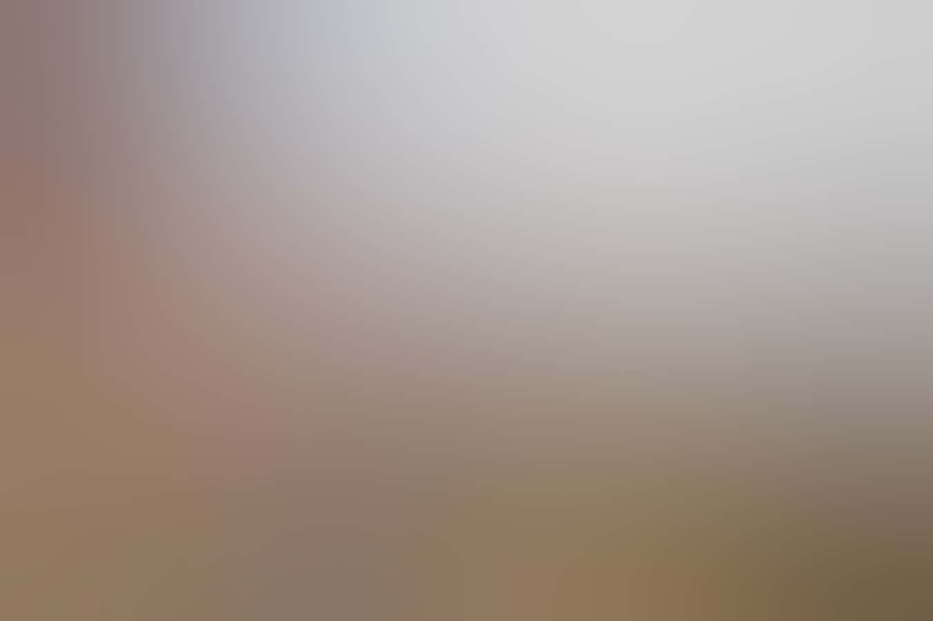 情侣徒步穿越波奴鲁鲁 (Purnululu)国家公园邦格尔邦格尔山脉 (Bungle Bungle Range)