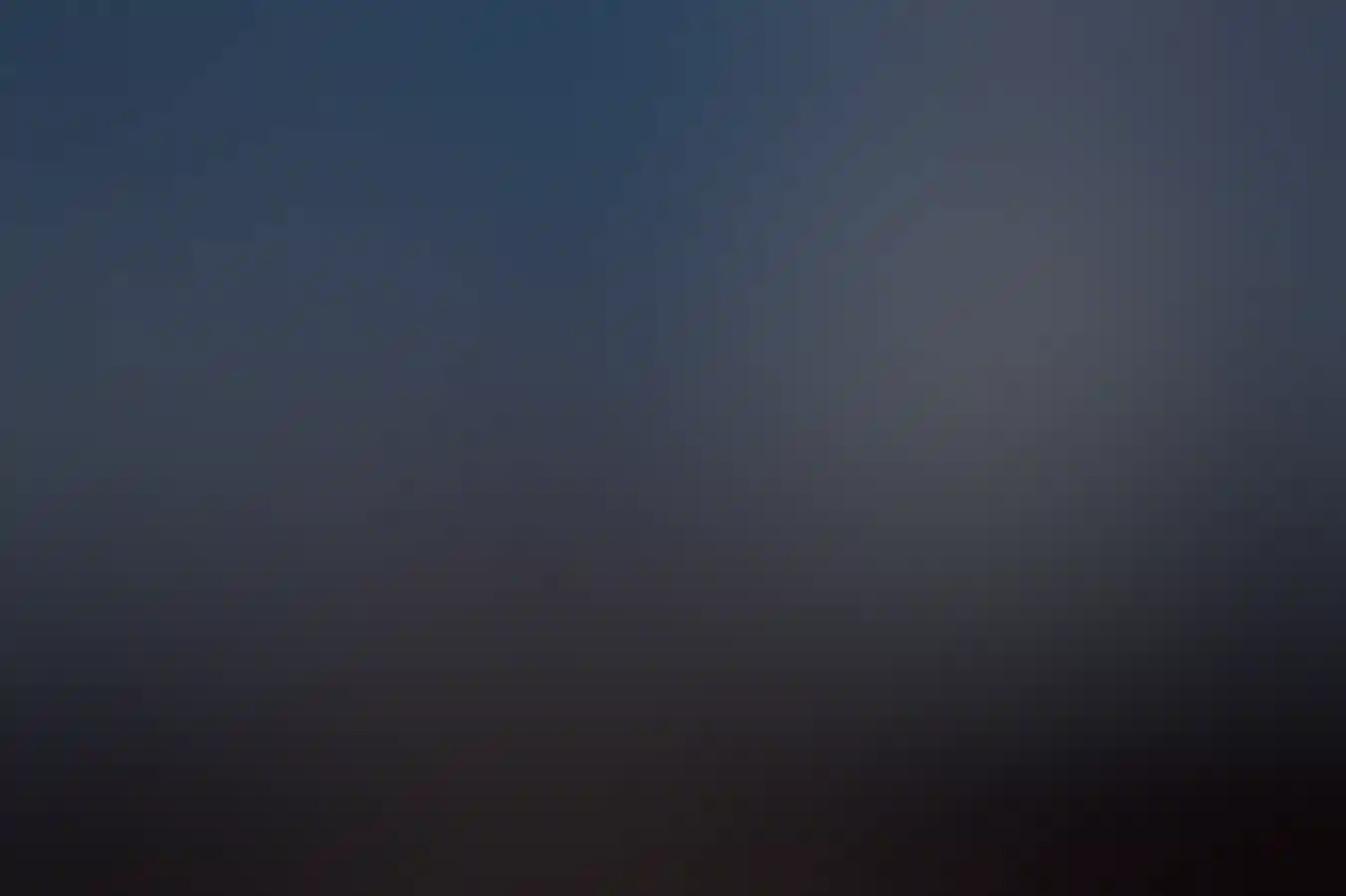 天文旅遊的 Greg Quicke,解釋在哪裡可以找到行星、星座並教參與者星名