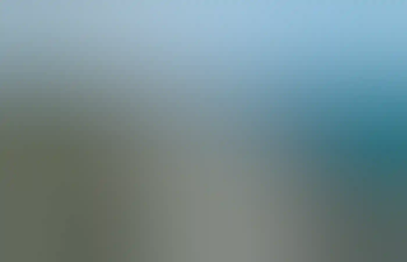 沿著珊瑚海岸地區地區印度洋公路行駛的車的鳥瞰圖