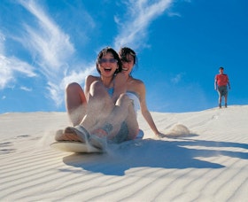 兰斯林沙丘(Lancelin Sand Dunes) - 景点- Tourism Western Australia